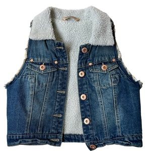 Sherpa lining denim vest size S never worn!